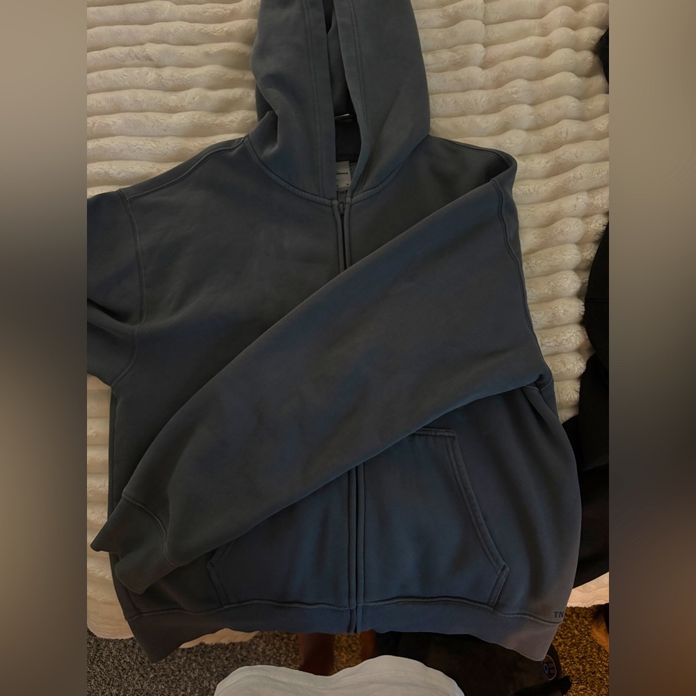 Aritzia Grey Zip Up Hoodie
